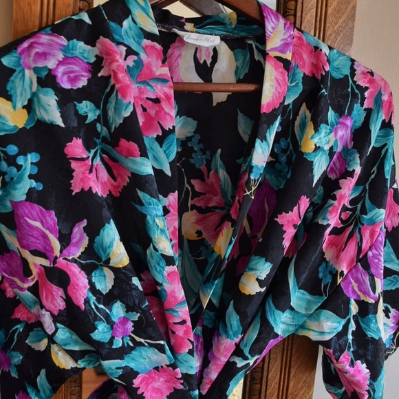 🖤5for30🖤 Retro Golden Girls Tropical Floral Satin robe - Picture 3 of 3
